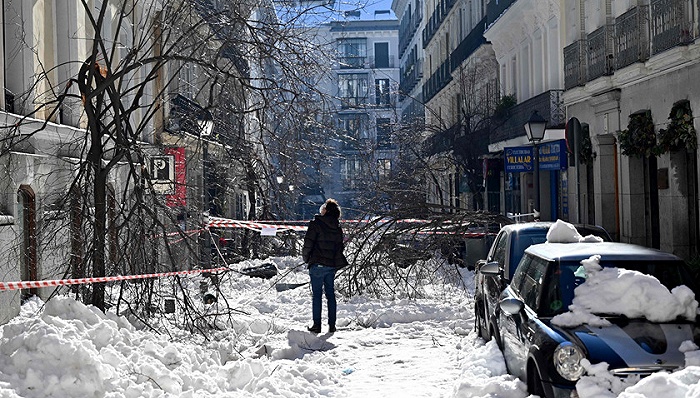 2021年1月11日，西班牙马德里，暴风雪后的街头。图片来源：视觉中国
