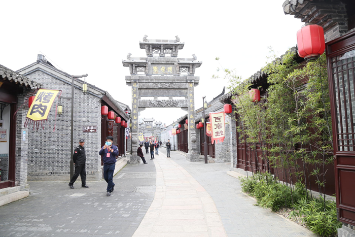 迎着清晨第一缕阳光全国网络名人走进栟茶古镇