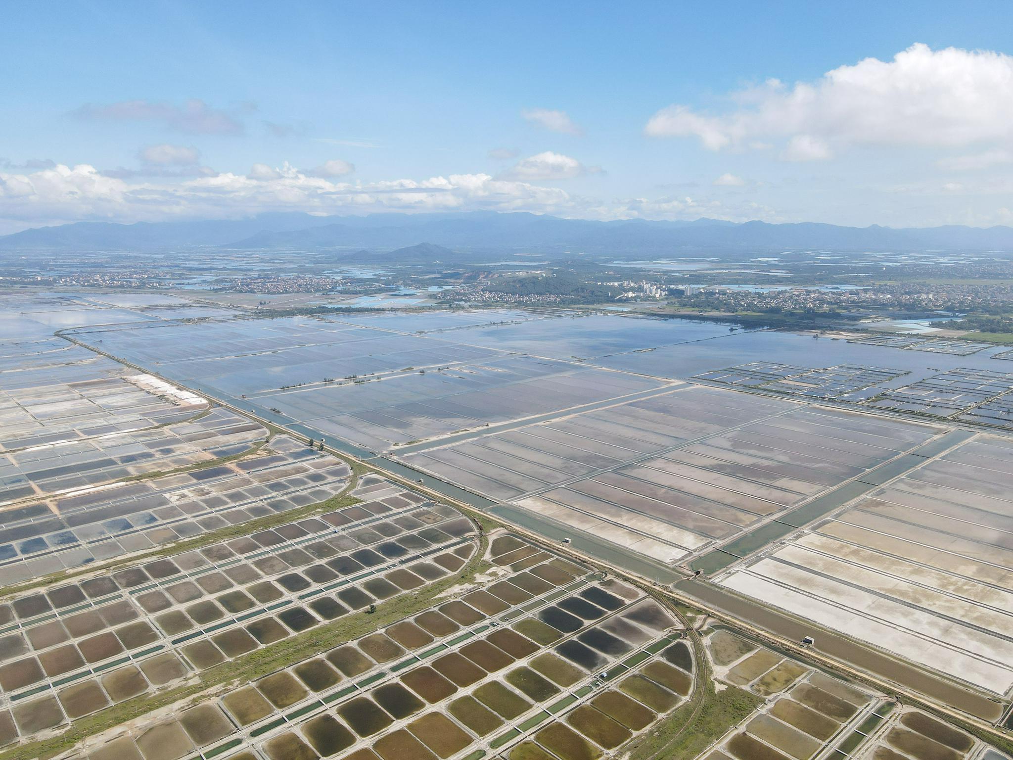 老盐场焕发新生机——探访莺歌海盐场|海南省_新浪新闻