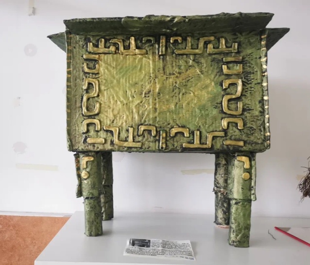 西南大学银翔中学初2024届7班学生李博睿作品《司母戊鼎》(央广网发