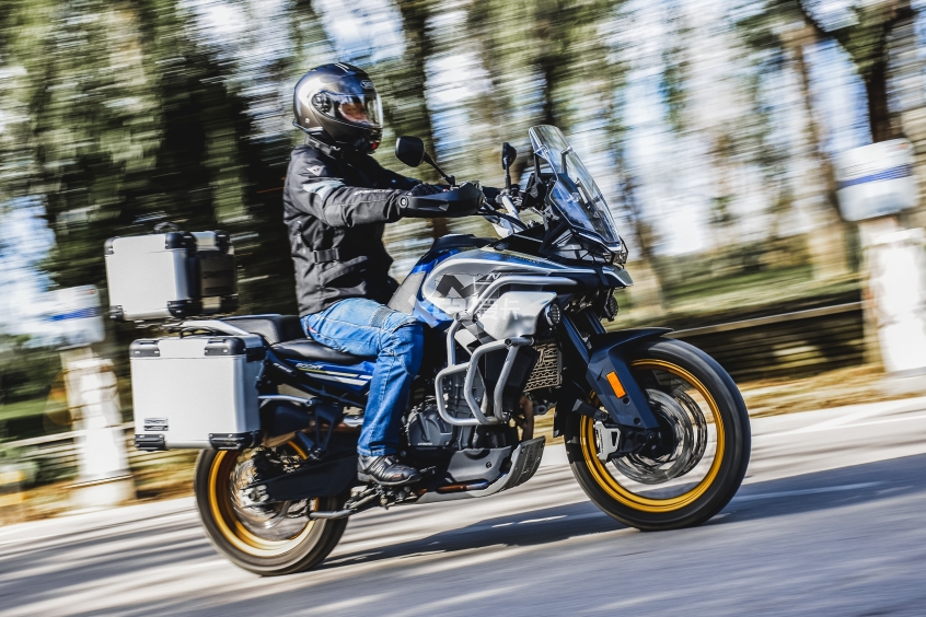 真如传言的那么强爱卡试驾春风800mt