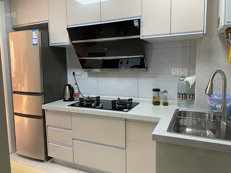 彭老伯家改造后的独用的厨房