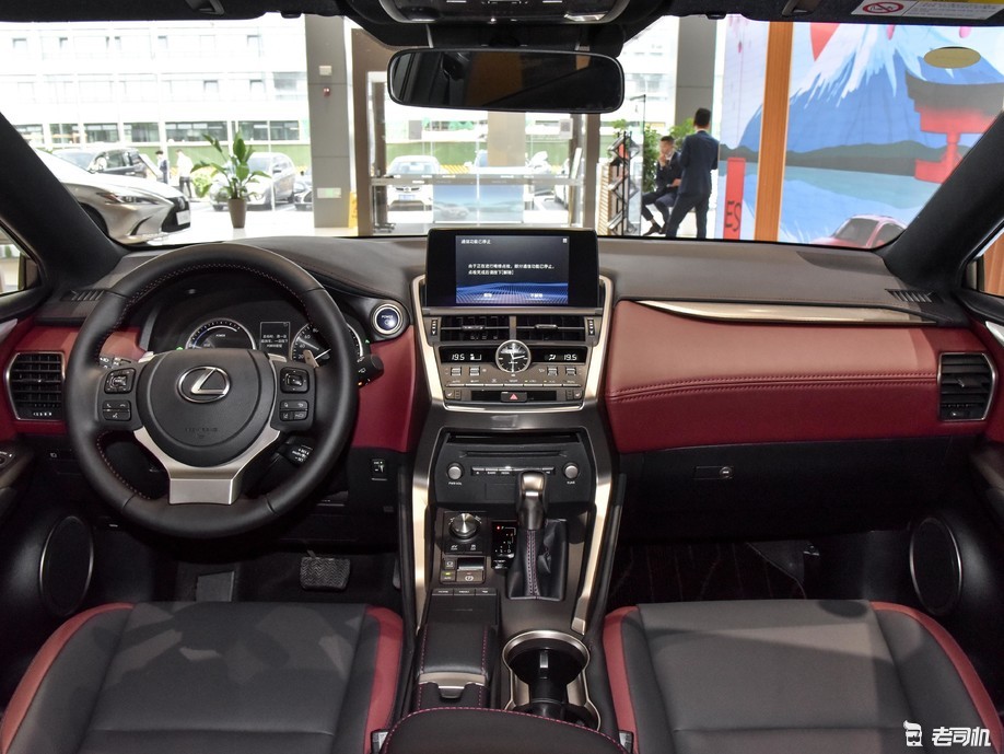 空间超大品质优 小哥带你一起看雷克萨斯nx