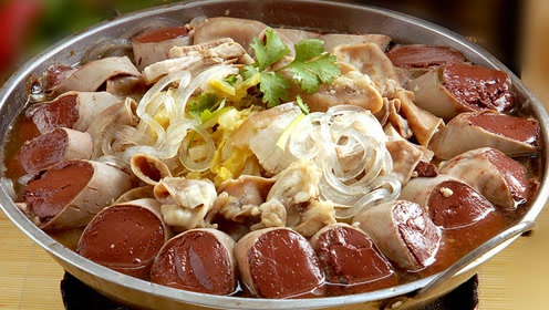 每个疲惫的东北人心中,都藏了一锅酸菜炖血肠|锅|血肠_新浪新闻