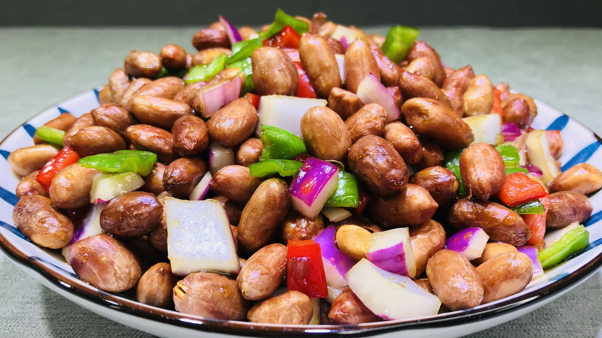 老醋花生好吃调汁是关键教你饭店正宗做法酸甜爽口又酥脆