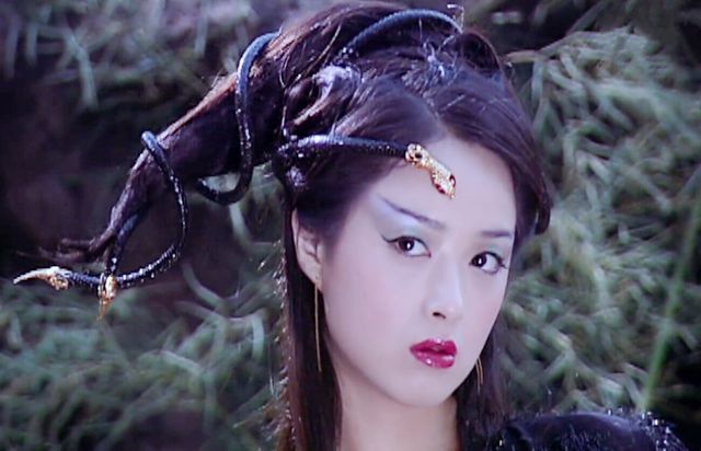 正当叶孤鸿松了一口气的时候,一阵清脆的掌声响起,来人笑意盈盈的看着