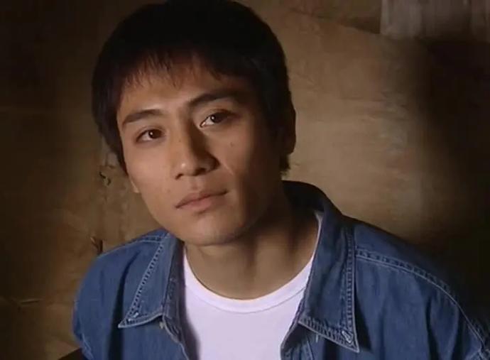 很多"岩男郎"出演海岩剧前都是一张白纸,刘烨是其中最特殊的一个.