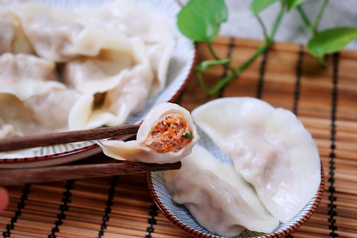 鲜甜的羊肉胡萝卜饺子来咯赛过手抓饭胜得了烤羊排