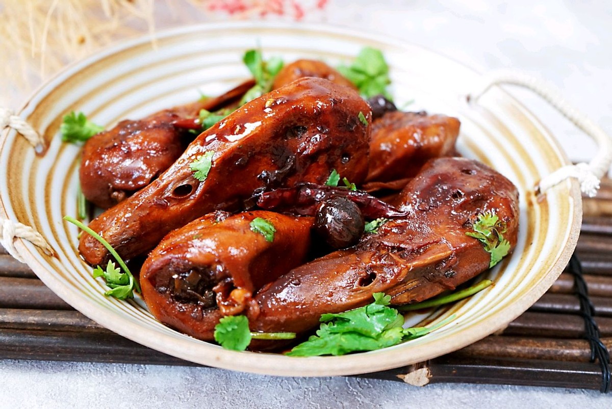 不值钱的鸭头也可以这么好吃?不信的话,可以在家试一试|鸭头|麻辣|食