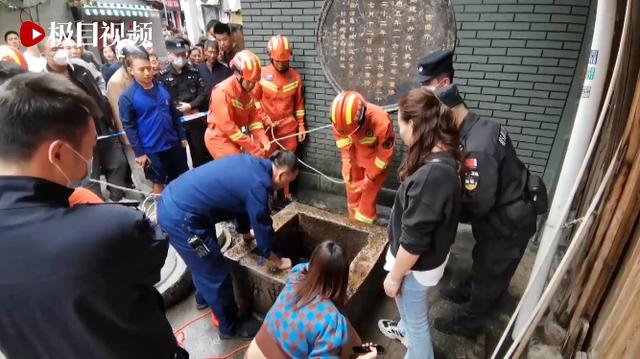 福建一女子掉落水井让消防员洗干净来救，网友：这是什么迷惑行为休闲区蓝鸢梦想 - Www.slyday.coM