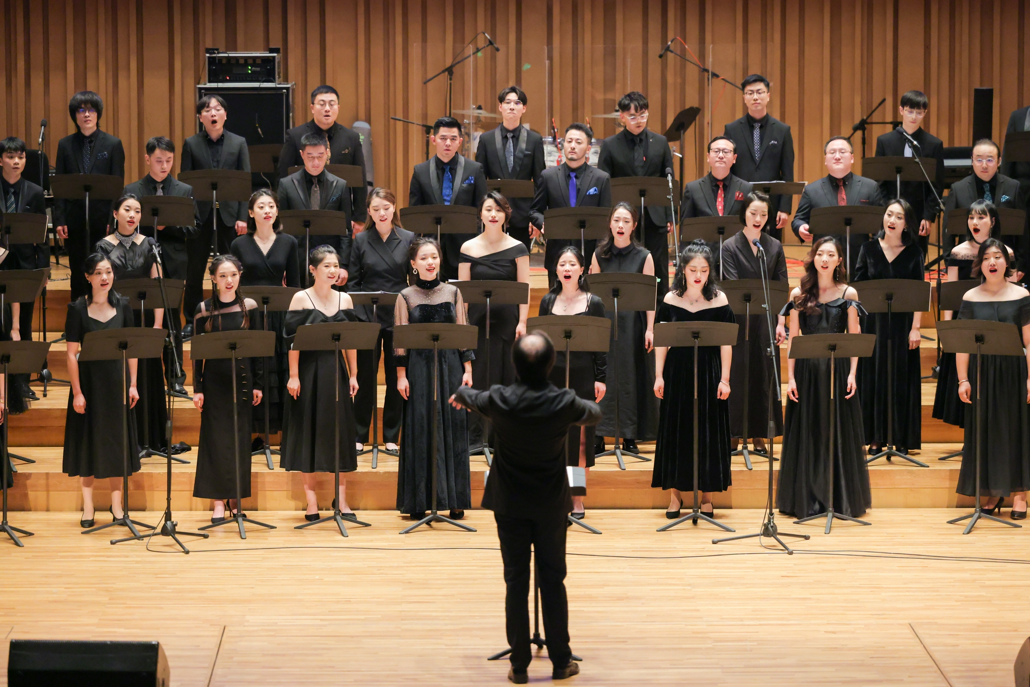 用音乐讲述最有温度的爱情故事 成都爱乐合唱团唱响"蓉城之秋"国际