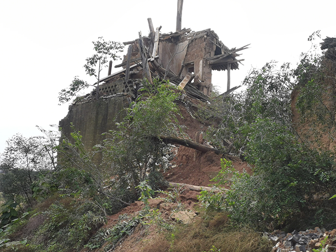 古建在沉默地消逝百年古楼雨夜坍塌背后