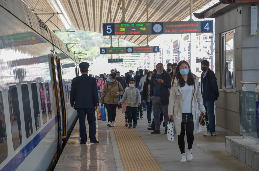 国铁集团提醒旅客应全程戴口罩不听劝阻将予以处罚