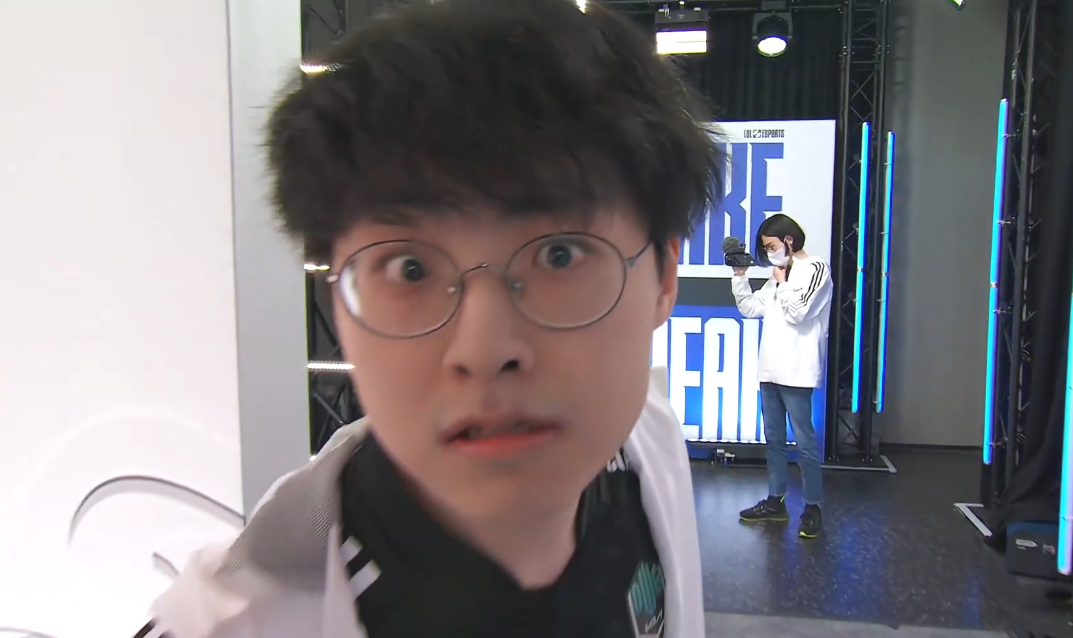 showmaker表情火了t1止步四强faker一脸落寞