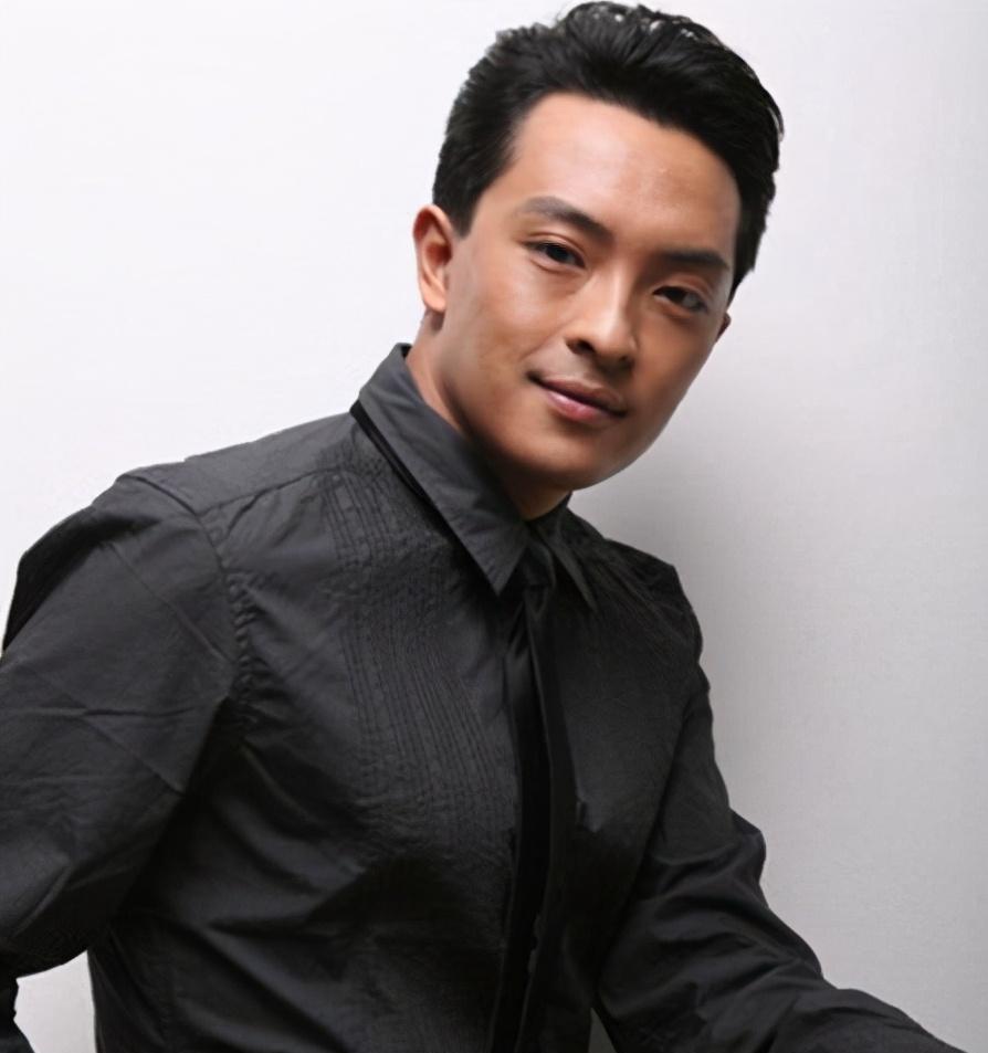 娱圈清流富大龙斩获4个影帝的演员为何穷了35年