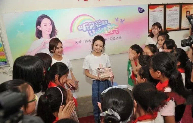 赵丽颖婚纱照被疯传，第一次穿婚纱的她，除了漂亮还有羞涩休闲区蓝鸢梦想 - Www.slyday.coM