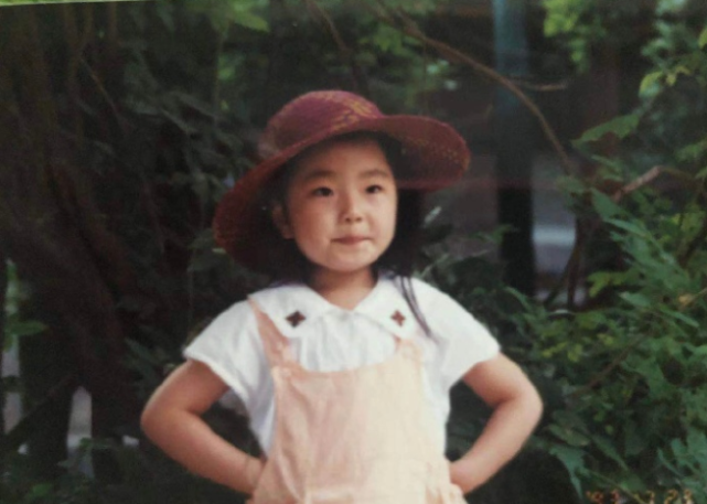 周扬青怒斥店员八卦前男友后,晒多张儿时照片被赞和现在很像休闲区蓝鸢梦想 - Www.slyday.coM 周扬青怒斥店员八卦前男友后,晒多张儿时照片被赞和现在很像休闲区蓝鸢梦想 - Www.slyday.coM