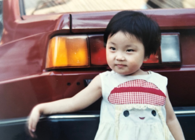 周扬青怒斥店员八卦前男友后,晒多张儿时照片被赞和现在很像休闲区蓝鸢梦想 - Www.slyday.coM 周扬青怒斥店员八卦前男友后,晒多张儿时照片被赞和现在很像休闲区蓝鸢梦想 - Www.slyday.coM