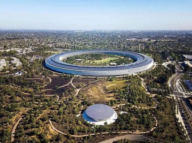 市值蒸发700亿美元，拱手让出“全球一哥”宝座，苹果怎么了？休闲区蓝鸢梦想 - Www.slyday.coM