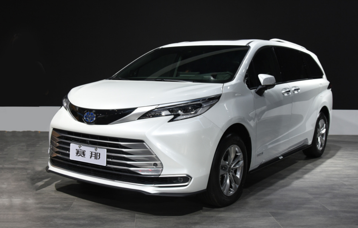 刚上市的丰田赛那SIENNA，对比别克GL8、大众威然，怎么选？