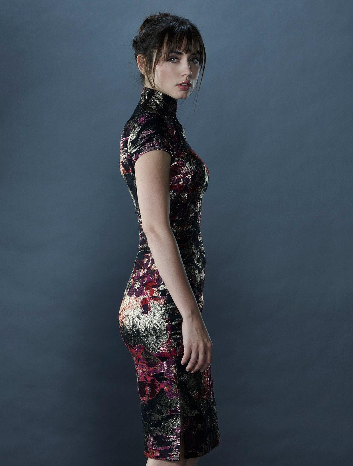 007无暇赴死新任邦女郎美貌迷人离婚后事业突飞猛进