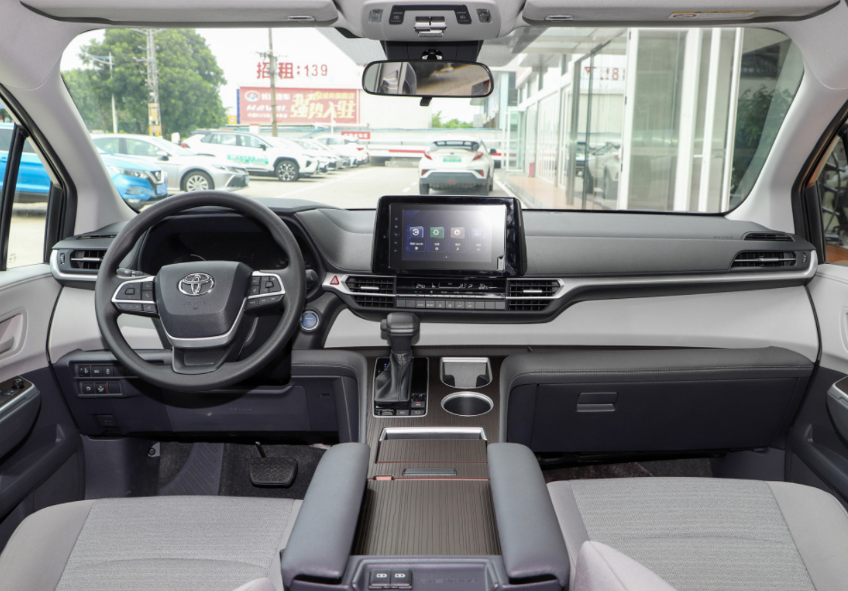 刚上市的丰田赛那SIENNA，对比别克GL8、大众威然，怎么选？