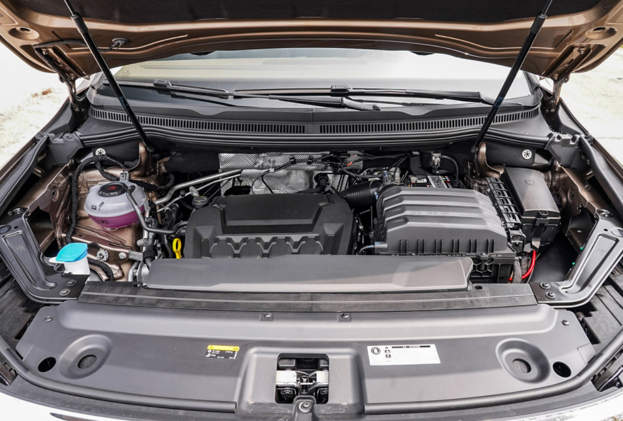 刚上市的丰田赛那SIENNA，对比别克GL8、大众威然，怎么选？