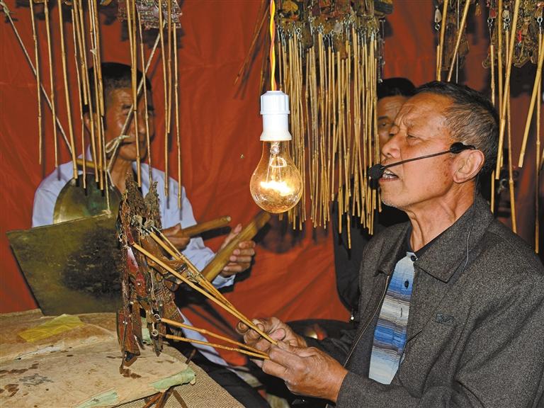 安康道情皮影戏方寸之间演绎光影故事