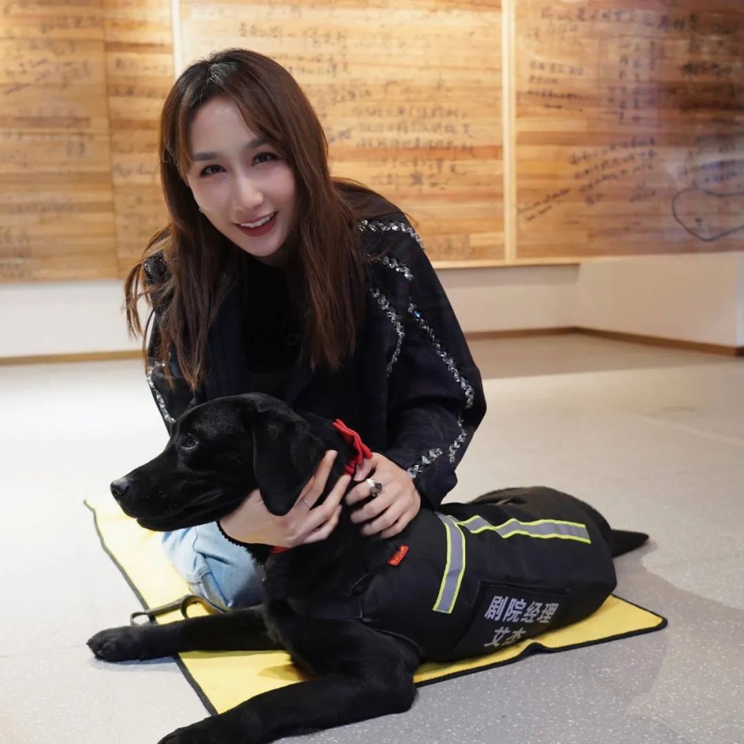 【壹】翟煦飞与雷佳音相识于大学校园,当时两人分别以专业课第一第二