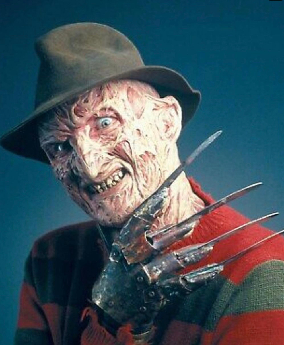 詹姆斯万圣节cos了美国恐怖电影《猛鬼街》系列中的变态杀手