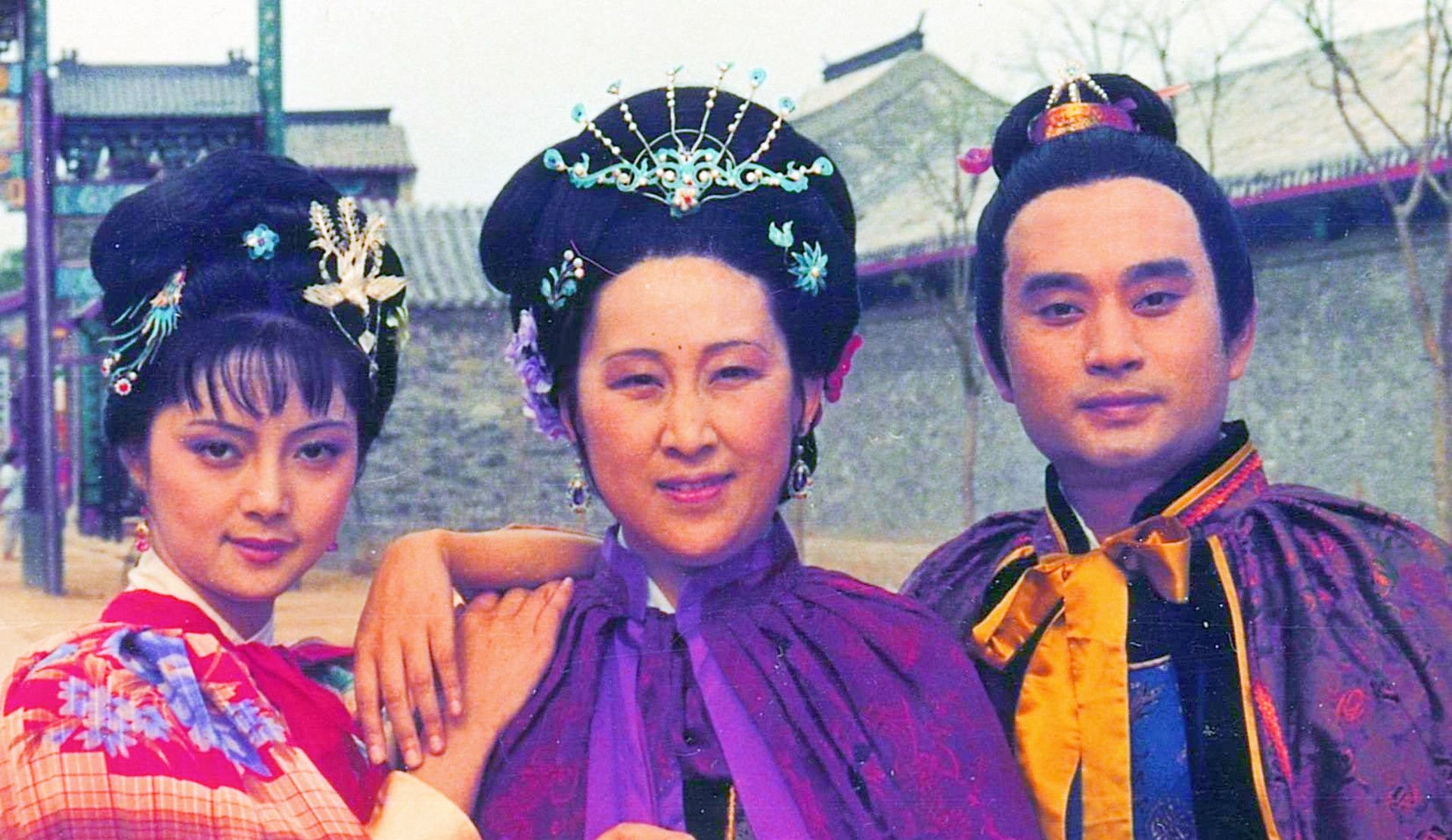 林黛玉初入贾府时,为什么不能走正门,薛宝钗却可以?休闲区蓝鸢梦想 - Www.slyday.coM