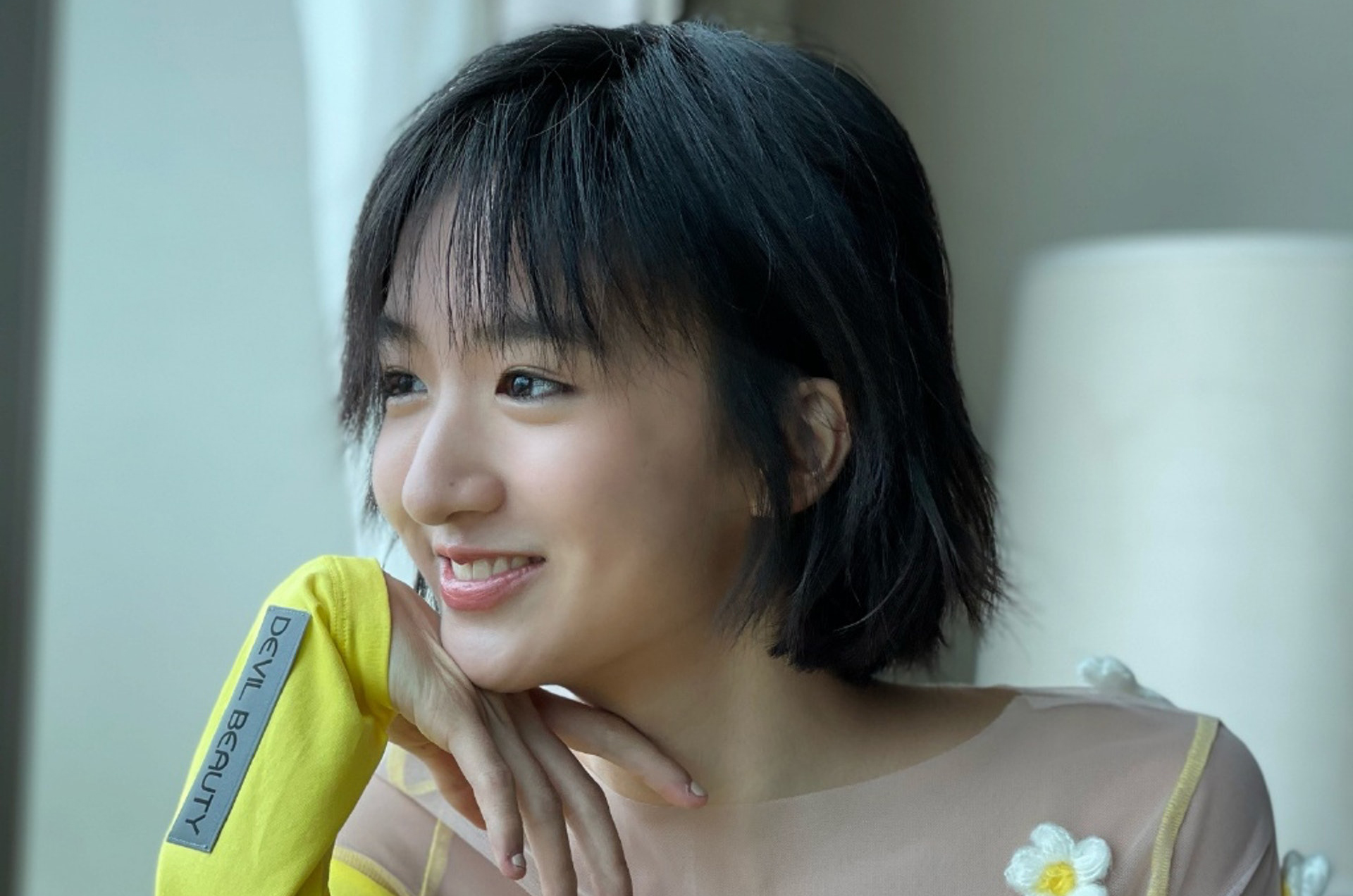 港星柏安妮教子有方,女儿许恩怡闪耀东京电影节,堪称