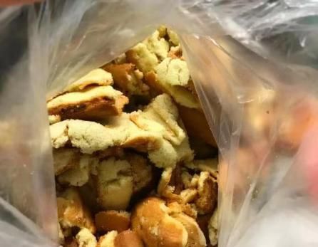 二胎宝妈给娃买蛋糕边角料,被嘲笑：孩子身上的自卑就是这么来的休闲区蓝鸢梦想 - Www.slyday.coM