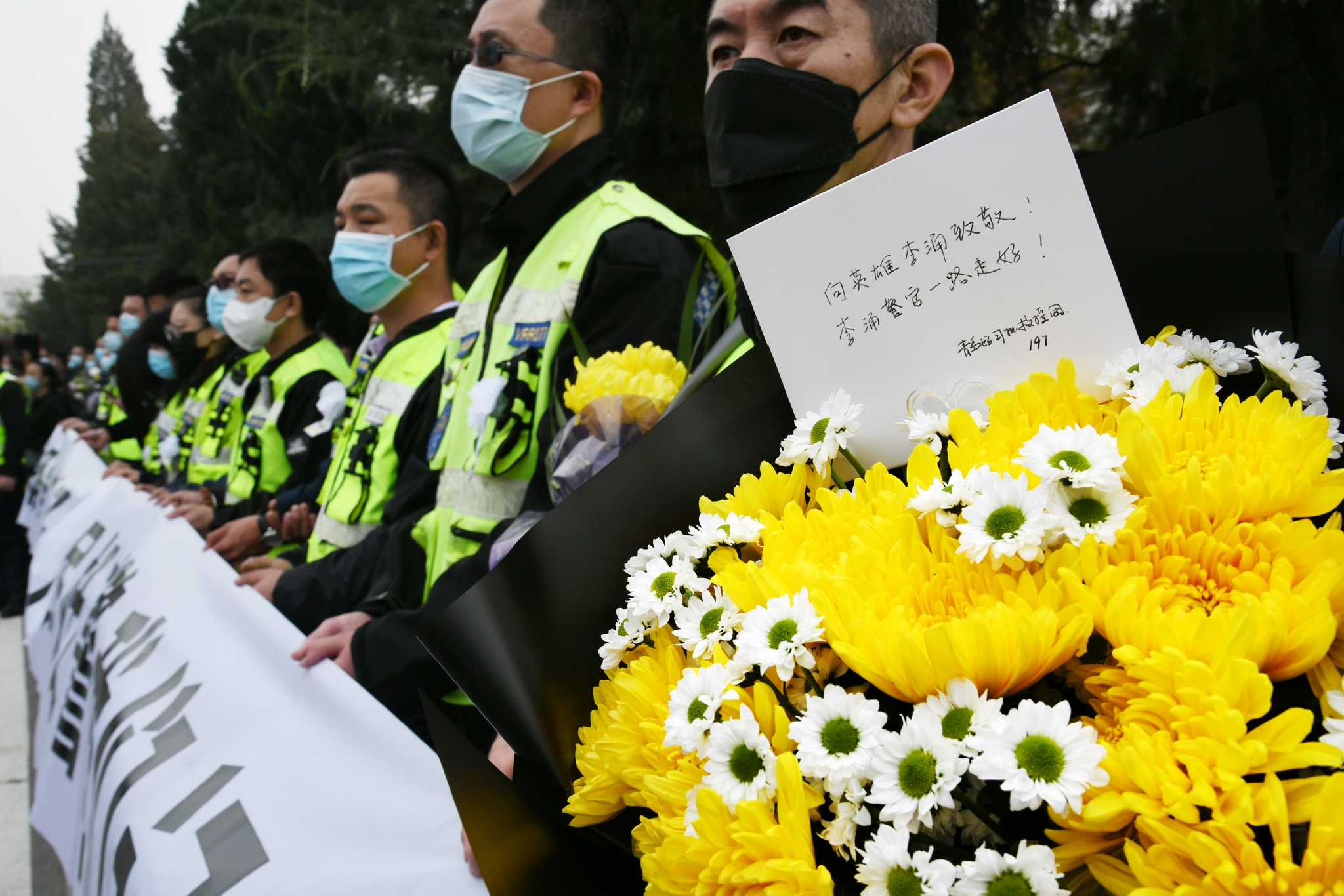 青岛:送别李涌 追悼英烈