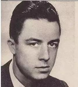 要脑袋性感还是皮囊好看抱歉我都占了