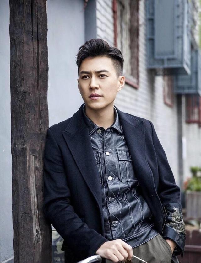 靳东口无遮拦再度翻车万里骑行言论被群嘲博学人设遭质疑