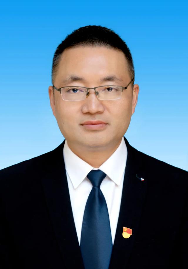 西昌市新一届市委常委会产生马辉当选为西昌市委书记