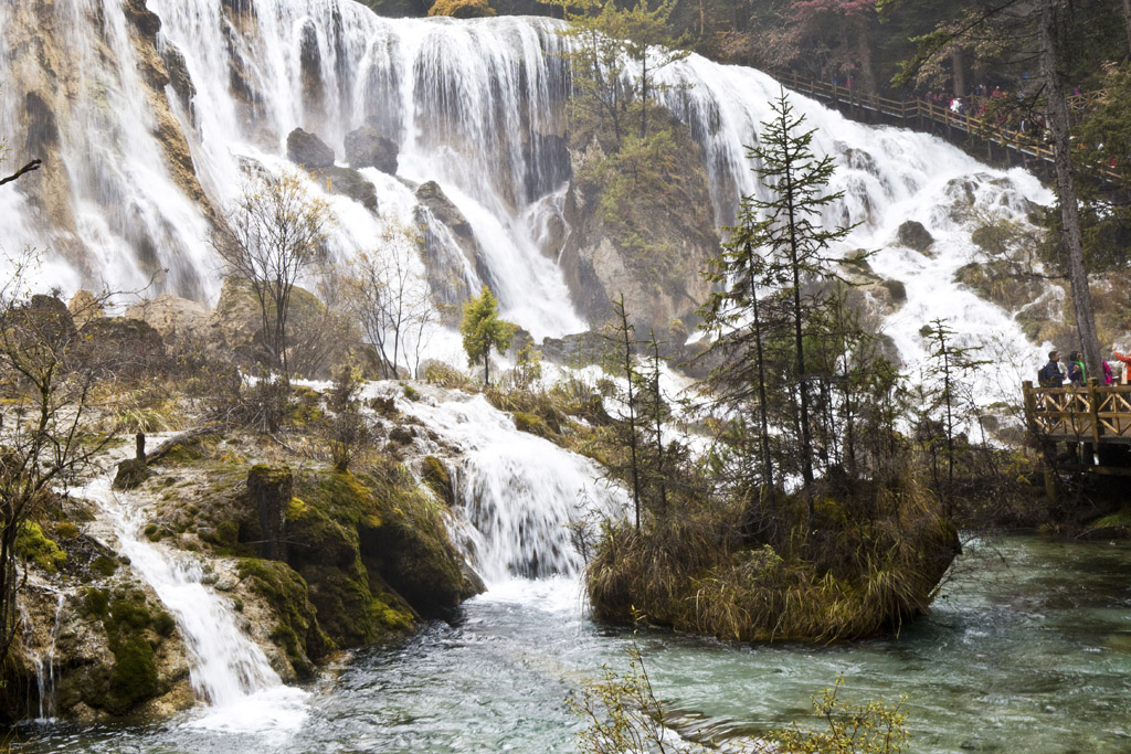 雄厚的瀑声刚毅的旋律九寨沟四大瀑布之一树正瀑布