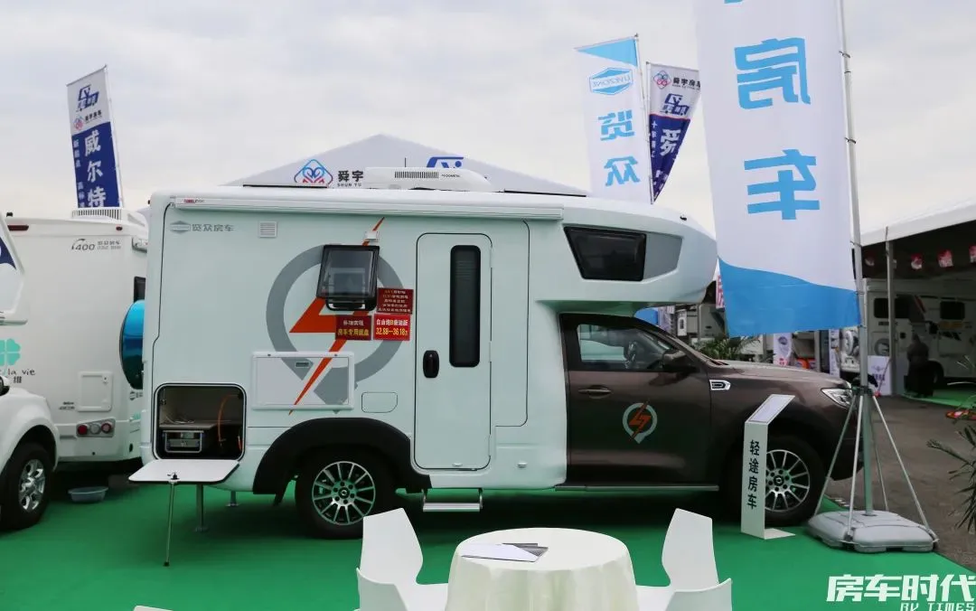 览众自由炮b 轻型越野旅居车 巧妙空间设计 配置齐全 轻松出行