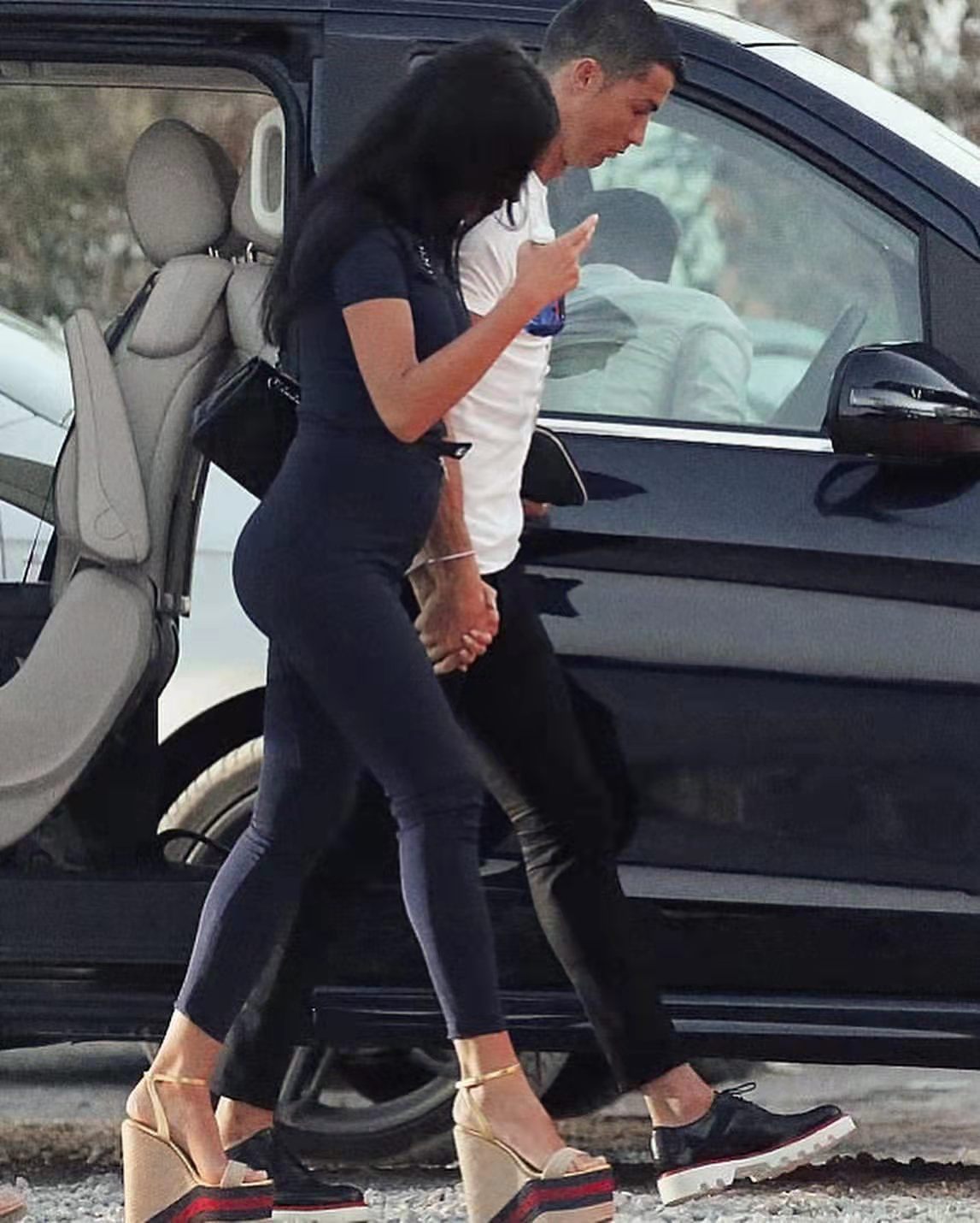 c罗女友怀第1胎的孕照曝光霸道总裁享受天伦之乐已有4个孩子