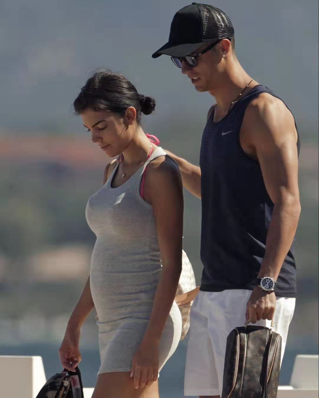 c罗女友怀第1胎的孕照曝光霸道总裁享受天伦之乐已有4个孩子