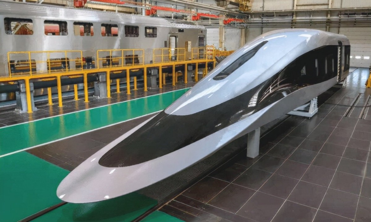 再次领先全球中国研制首台超级高铁时速达620千米老外服了