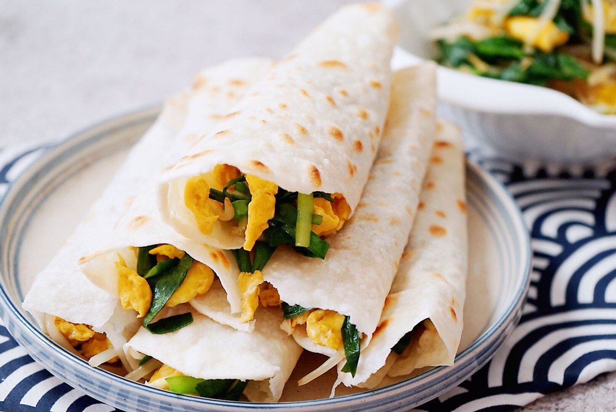 经典开胃美食粗粮饼卷菜口感丰富食材营养绝对好吃哦