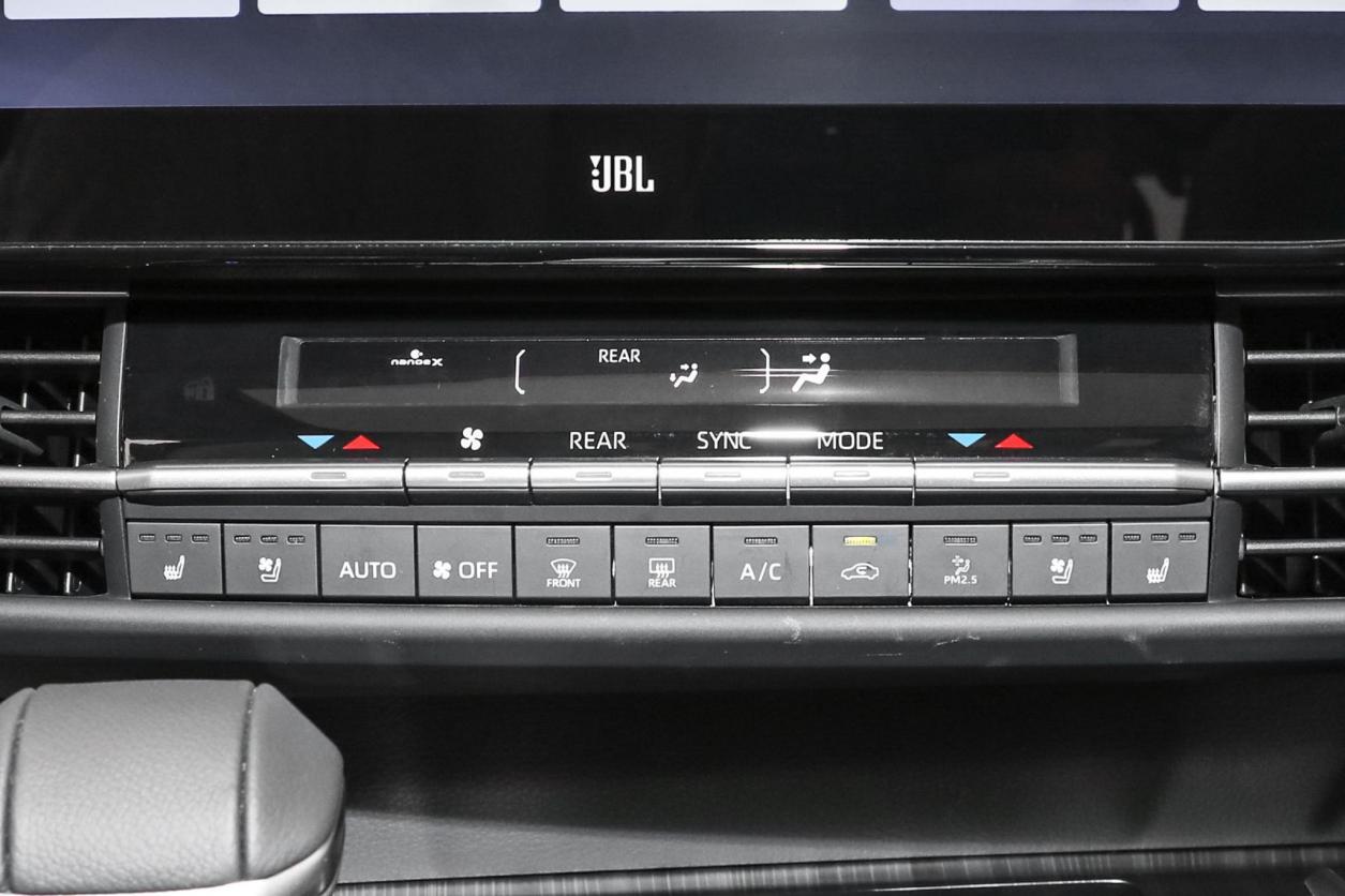 顶配卖到40.58万，还要加价，丰田赛那真有挑战别克GL8的实力？