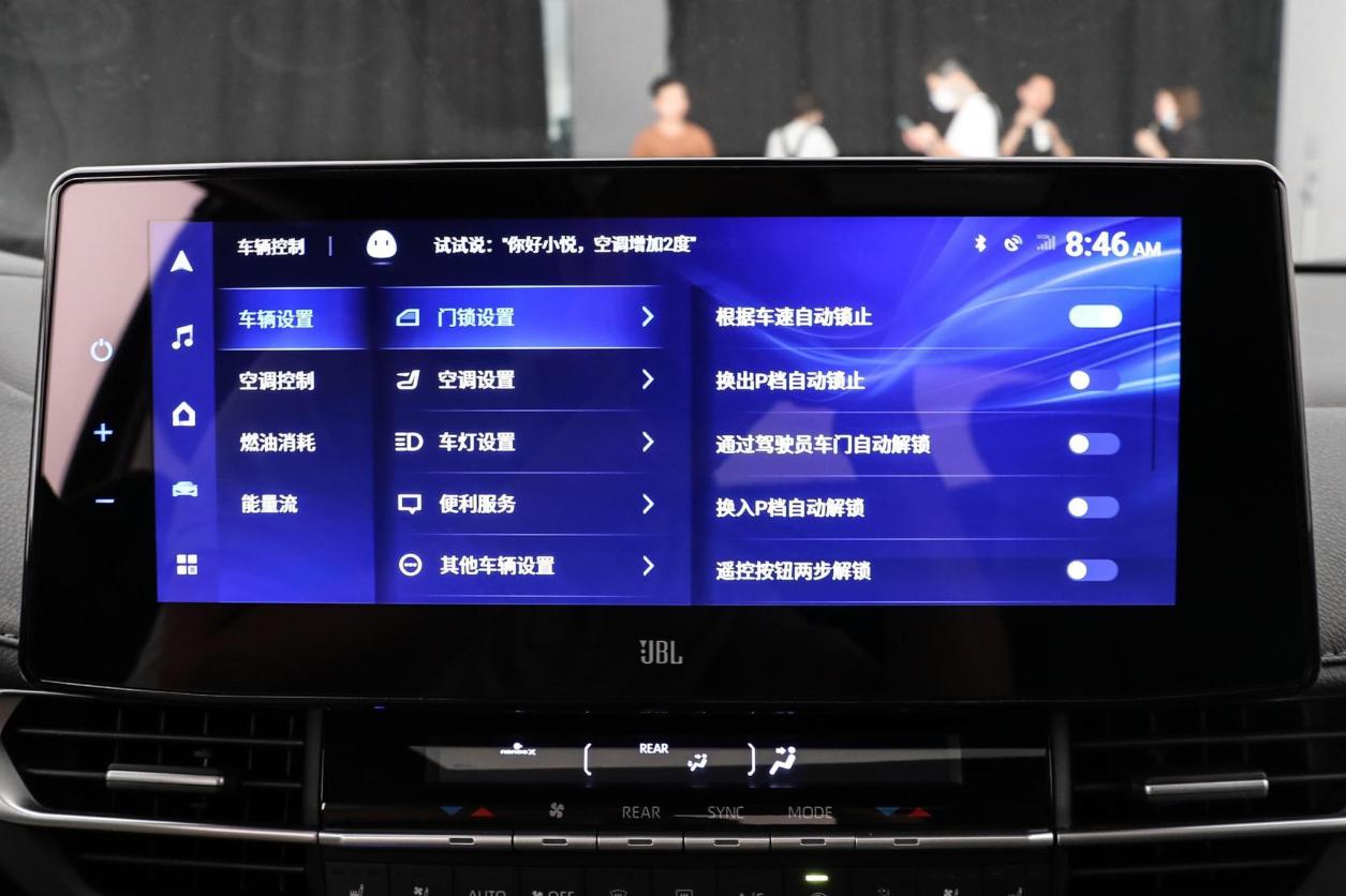 顶配卖到40.58万，还要加价，丰田赛那真有挑战别克GL8的实力？