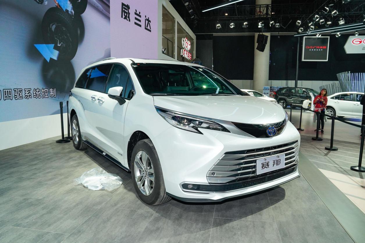 顶配卖到40.58万，还要加价，丰田赛那真有挑战别克GL8的实力？