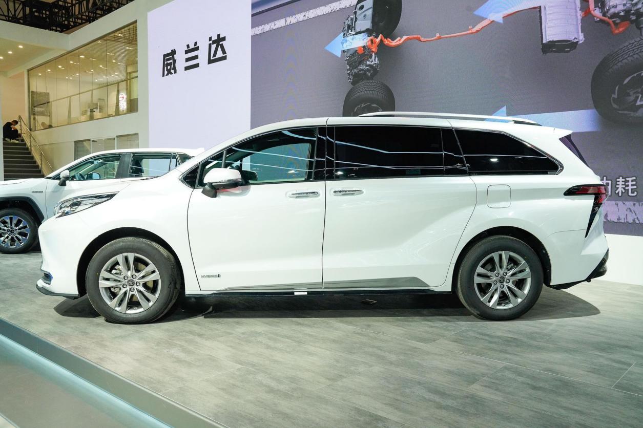 顶配卖到40.58万，还要加价，丰田赛那真有挑战别克GL8的实力？