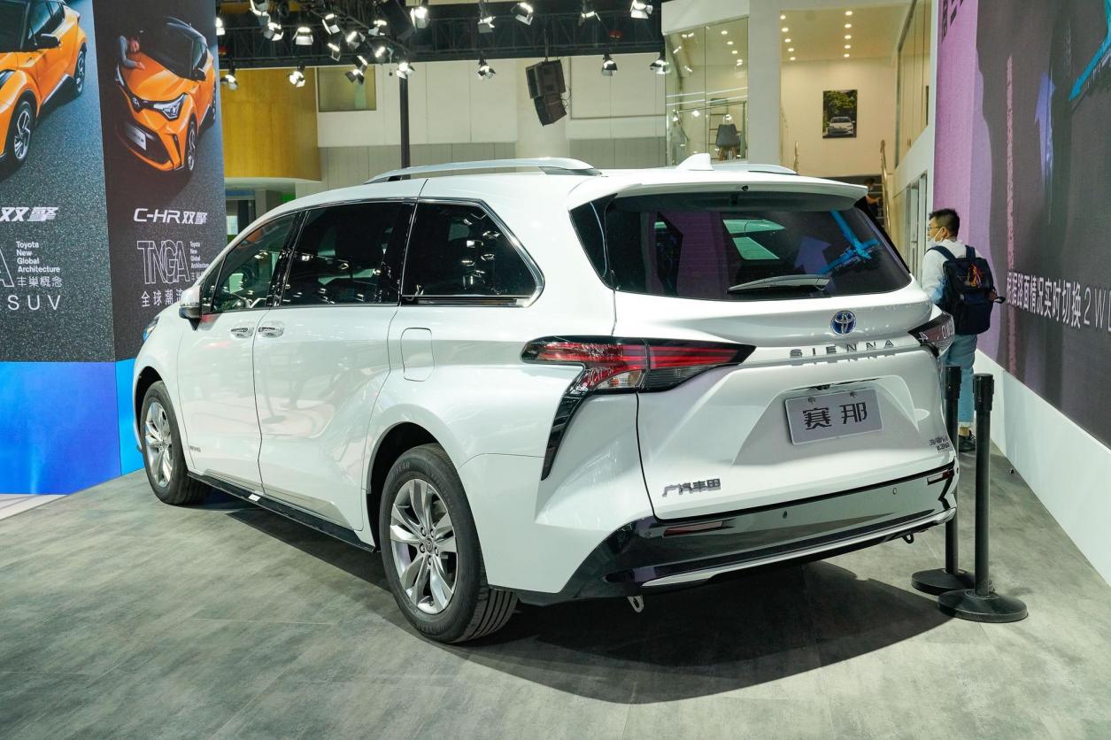 顶配卖到40.58万，还要加价，丰田赛那真有挑战别克GL8的实力？