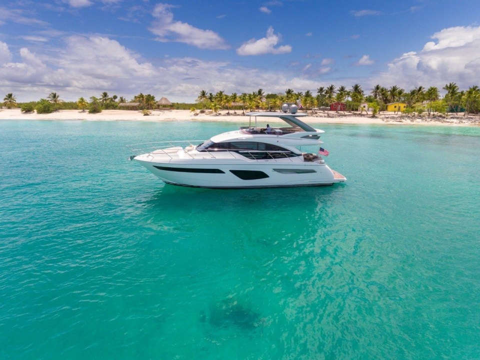 硬顶或飞桥,家庭休闲游艇怎么选?(一)