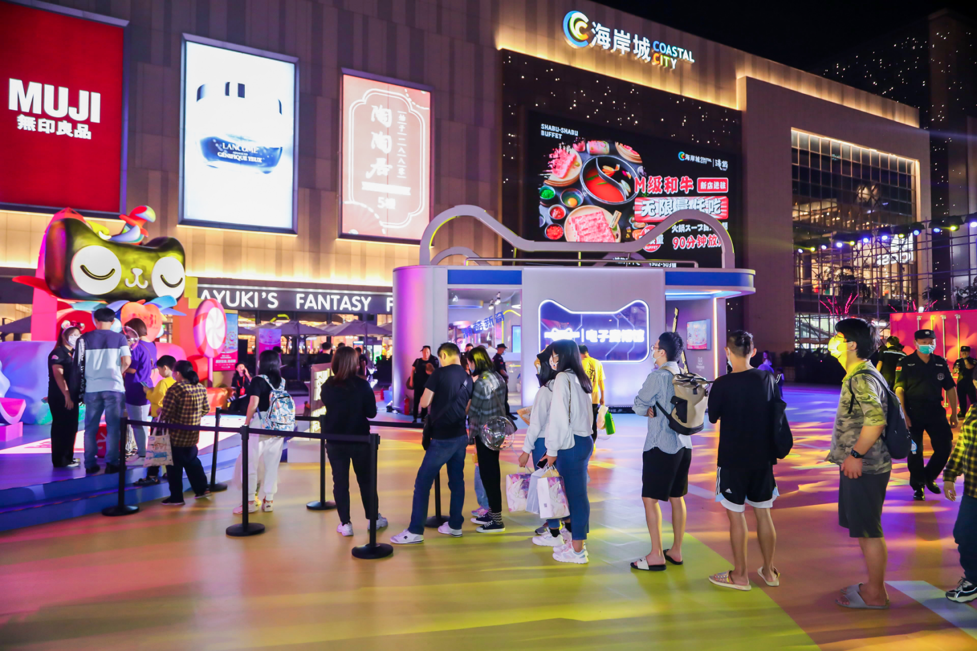 巨型天猫亮相南山海岸城线下喵糖总动员等你来打卡